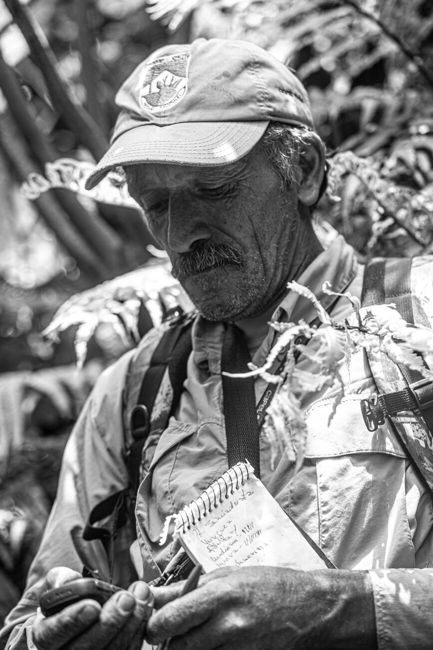 Guardaparque Ramón Schiller en terreno